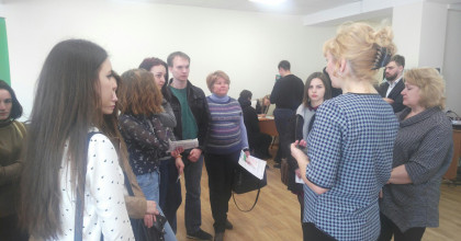 наши студенты - участники Ярмарки вакансий и учебных рабочих мест для выпускников образовательных учреждений "Начало карьеры" - фото - 1