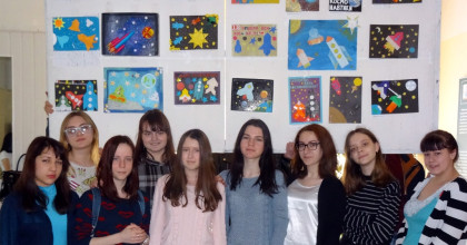 выставка работ к 60-летию запуска первого искусственного спутника Земли - фото - 1