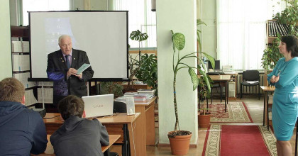 день космонавтики в Смоленской областной библиотеке - фото - 1