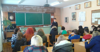 встреча студентов корпуса №2 с инспектором ОПДН ОП № 1 УМВД России по г. Смоленску - фото - 1