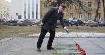 участие в памятной акции, посвященной 51-й годовщине гибели Ю.А. Гагарина - фото - 1