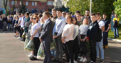 тожественная линейка, посвященная Дню знаний и началу нового учебного год - фото - 1