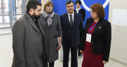 губернатор Алексей Островский проинспектировал ход реализации регионального проекта «Молодые профессионалы» - фото - 1