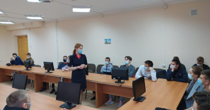 встреча обучающихся с представителем Управления по борьбе с незаконным оборотом наркотиков - фото - 1