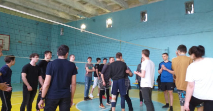 товарищеский матч по волейболу - фото - 1