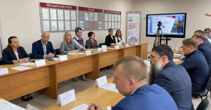 заседание Управляющей компании образовательно-производственного центра (кластера) строительной отрасли Смоленской области - фото - 1