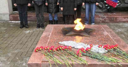 студенты Смоленского строительного колледжа на мероприятии и патриотическом флешмобе - фото - 1