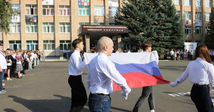 торжественная линейка, посвященная Дню знаний и началу учебного года - фото - 1