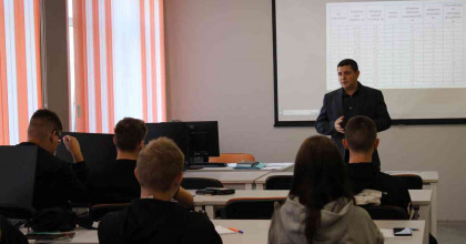 профориентационная беседа с сотрудником Пограничного управления ФСБ России - фото - 1