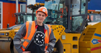 студент Академии стал лицом билбордов по всем регионам страны - фото - 1