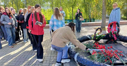 студенты почтили память героев - фото - 1