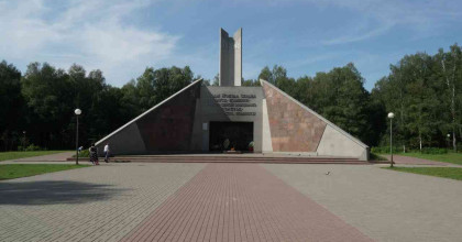 студенты академии почтили память героев в преддверии Дня освобождения Смоленска - фото - 1