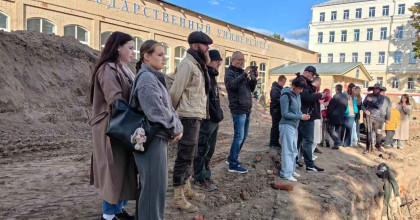 прикосновение к истории Смоленска: студенты САГА на археологических раскопках - фото - 1