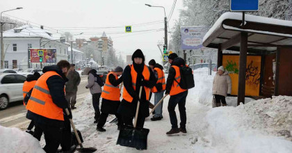 волонтёрский десант САГА: студенты и преподаватели помогают городу справиться со снегопадом - фото - 1