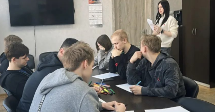 психологическая подготовка к «Профессионалам-2026»: будущие сметчики прокачали командный креатив - фото - 1