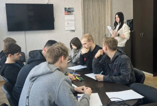 психологическая подготовка к «Профессионалам-2026»: будущие сметчики прокачали командный креатив - фото - 1