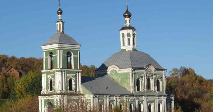 студенты академии на геодезической практике у Храма Воздвижения Креста - фото - 1